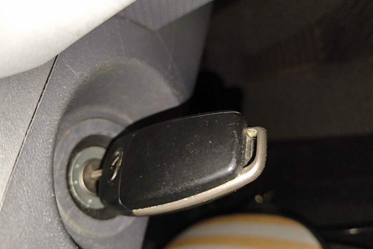 Used Chery QQ Ice Cream 2022 170km Sundae Phosphate Lithium-Ion Vehicle Key