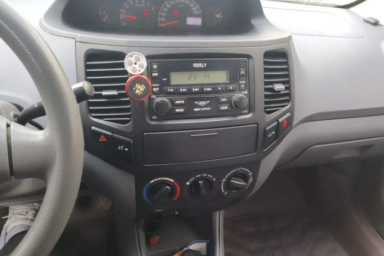 Used Geely Auto Diamond 2015 Sedan 1.5L Manual SuperDeluxe Model Audio And AC Panel