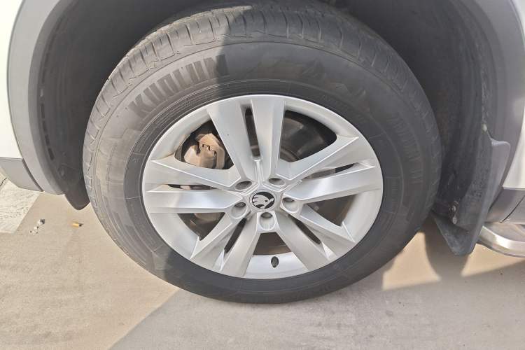 Used Skoda Kodiaq 2019 Restyled TSI330 5-Seater Two-Wheel Drive Standard Version China VI Exterior 4