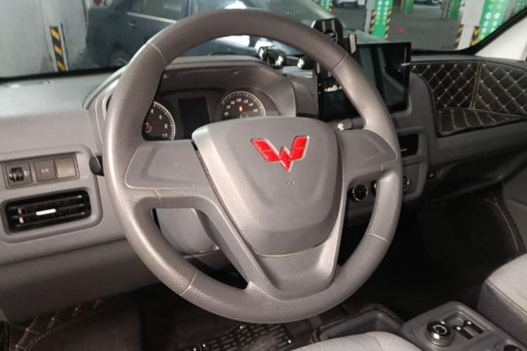 Used Wuling Yangguang 2024 300km Range Practical Window-Sealed Version 60kW
