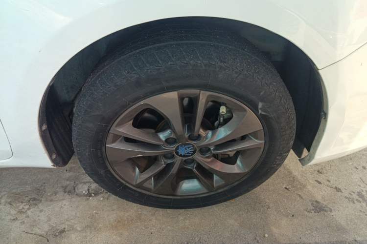 Used BYD Qin New Energy 2017 Qin 1.5T 100 Right Front Wheel Hub