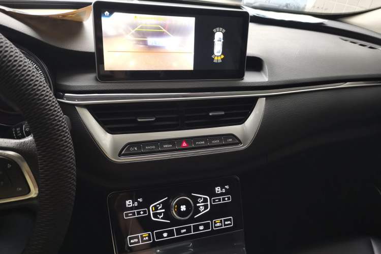 Used Hongqi H5 2020 1.5T DCT Flagship Edition Audio And AC Panel