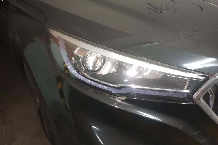 Used Hongqi H5 2020 1.8T Automatic ZhiLian QiYun Edition Right Front Headlight