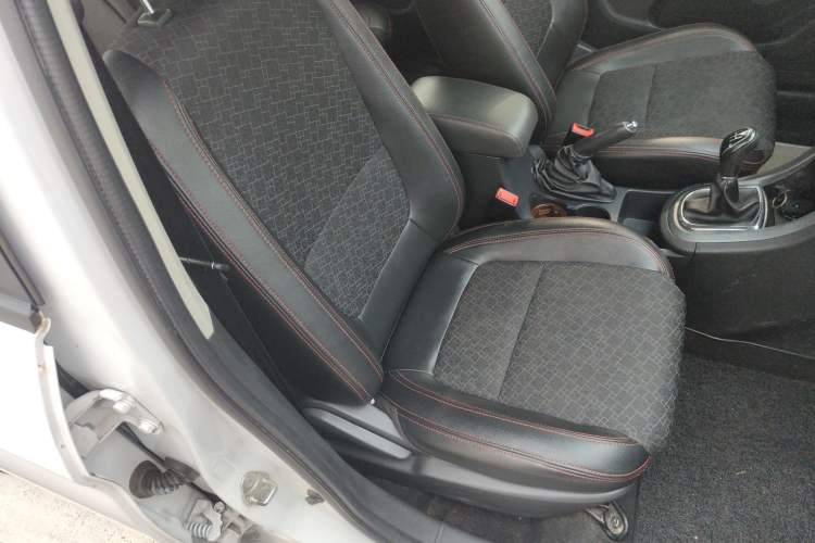 Used Cowin C3 2015 1.5L Manual Gold Diamond Edition
