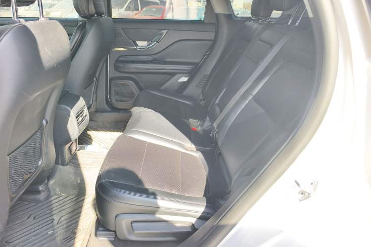 Used Lincoln Corsair 2021 2.0T Two-Wheel Drive Deluxe Edition Left Rear Seat