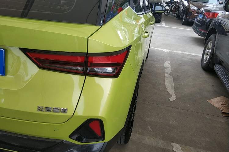 Used Wuling Alvez 2022 1.5T CVT Trendy & Cool Edition
