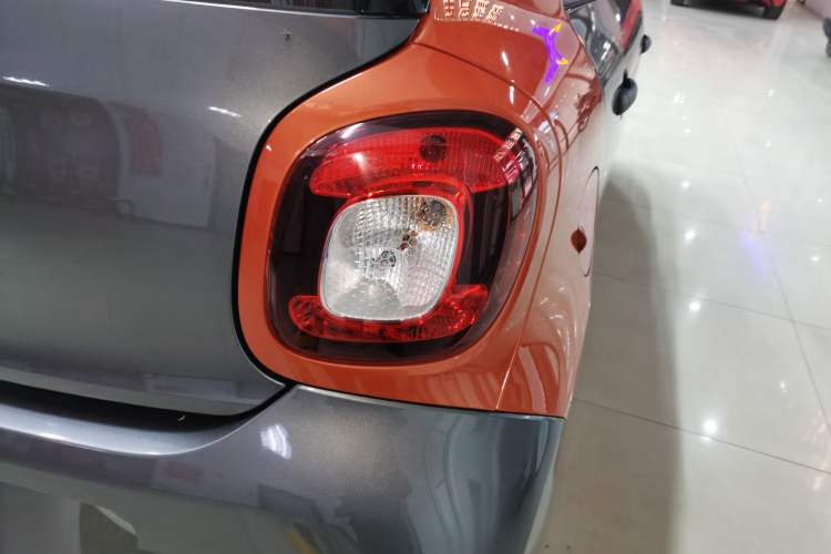 Used smart forfour 2018 1.0L 52 kW Dynamic Edition
