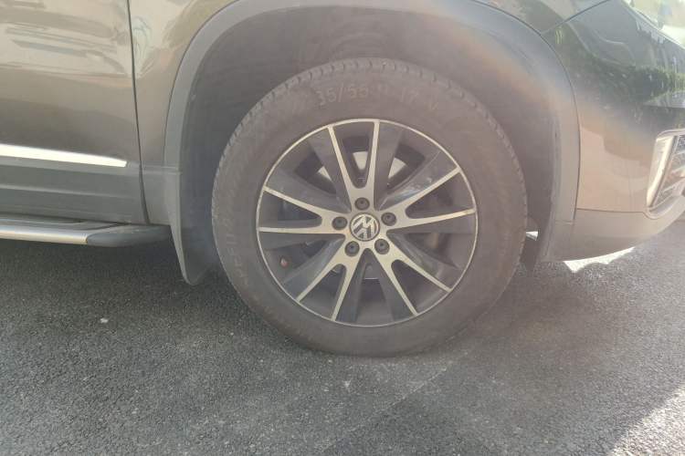 Used Volkswagen Tiguan 2013 1.8TSI Automatic Two-Wheel Drive Luxury Model Right Front Wheel Hub