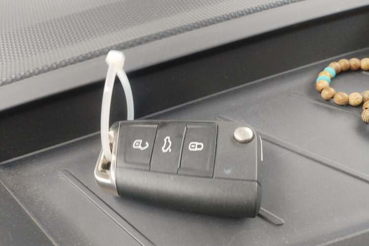 Used Volkswagen Tiguan L 2020 330TSI Automatic Two-Wheel Drive Smart Luxury Edition China VI Standard Vehicle Key