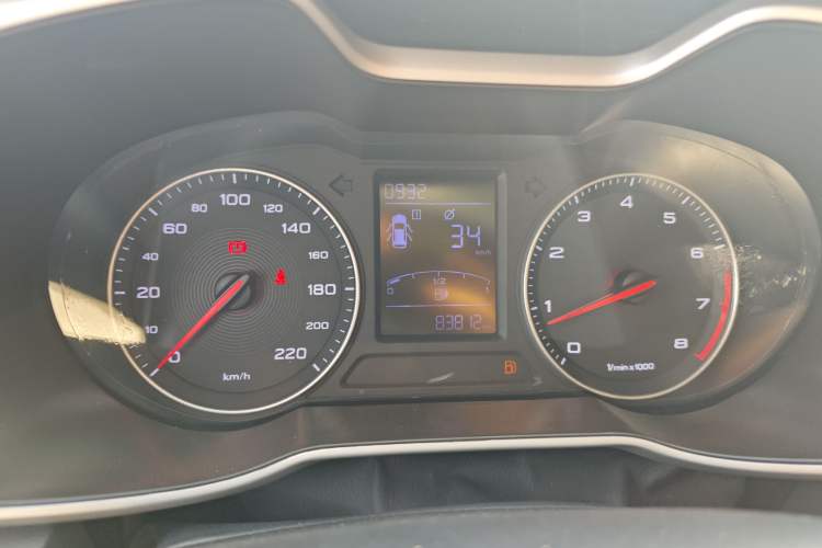 Used MG ZS 2020 Global Bestseller with 1.5L Engine Manual Transmission and a Massive 65-Inch Panoramic Sunroof Version
