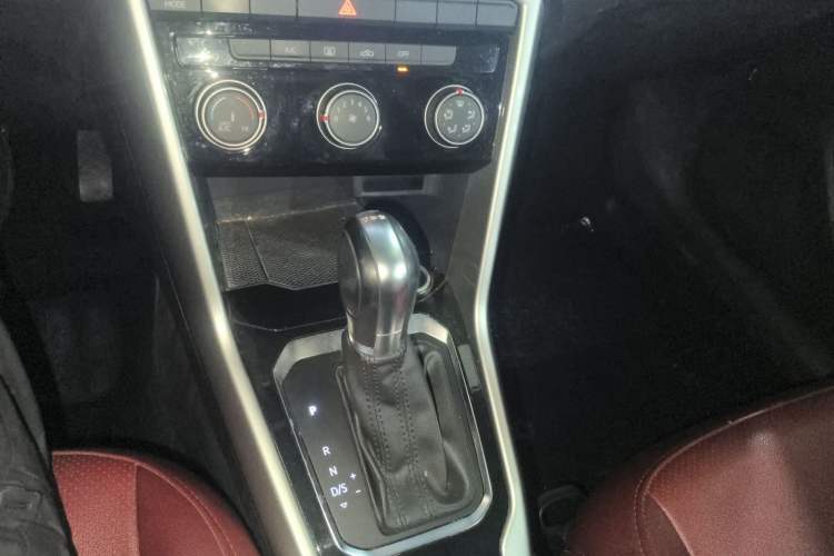 Used Volkswagen T-ROC 2021 280TSI DSG Two-Wheel Drive Elite Connect Edition Gear Lever