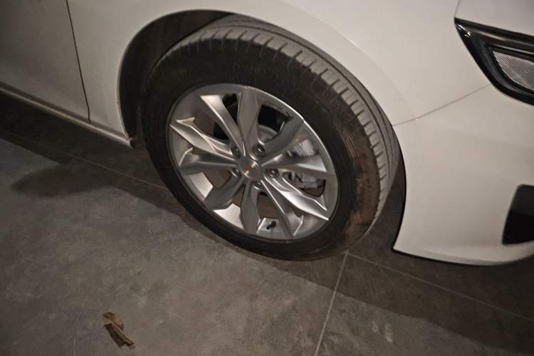 Used Chevrolet Malibu XL 2023 1.5T Elite Edition Right Front Wheel Hub