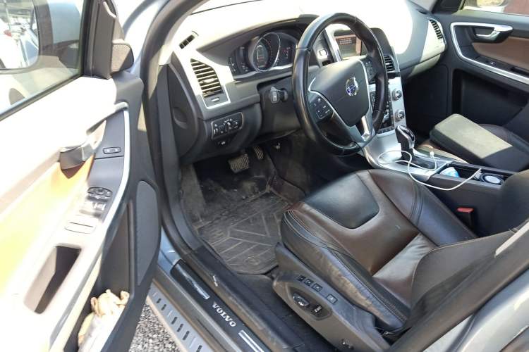 Used Volvo XC60 2017 T5 AWD Smart Upgrade Edition
