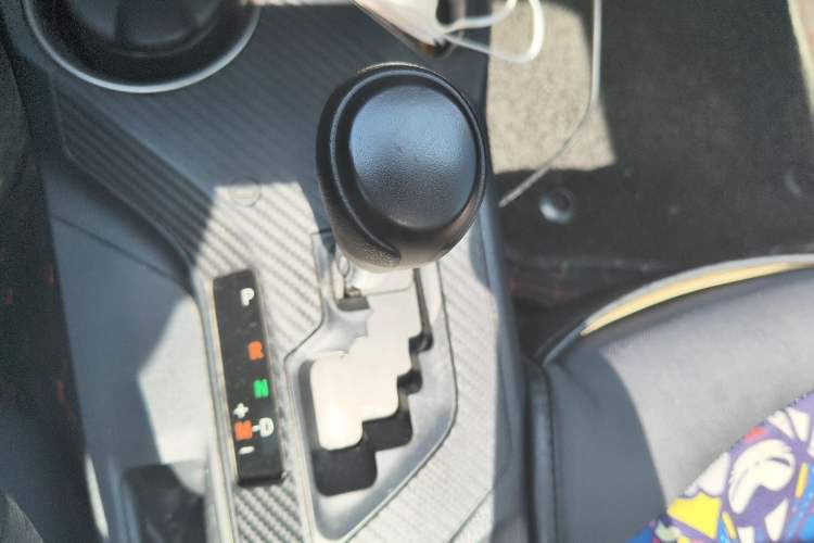 Used Toyota RAV4 2015 2.0L CVT Two-Wheel Drive Fashion Edition Gear Lever