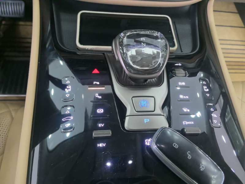 Used Denza D9 2022 DM-i 970 Four-Wheel Drive Prestige Model — 13