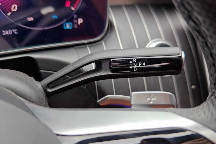 Used Mercedes-Benz C-Class 2024 Second Facelift C 260 L Sport Edition Gear Lever