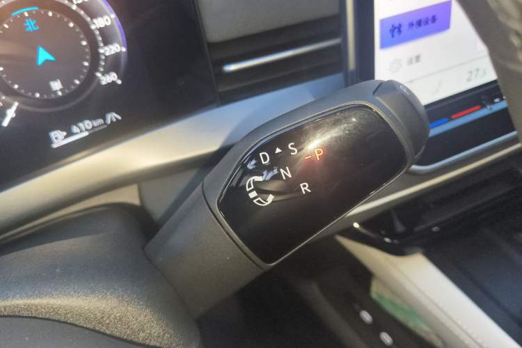 Used Volkswagen Sagitar 2026 Model L 300TSI DSG Elite Version Gear Lever