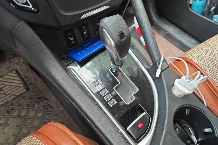 Used Dongfeng Aeolus AX7 2015 2.3L Automatic ZhiZun Version Gear Lever