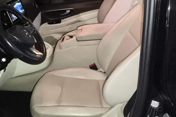 Used Mercedes-Benz Vito 2018 2.0T Business Version China VI Emission Standard
