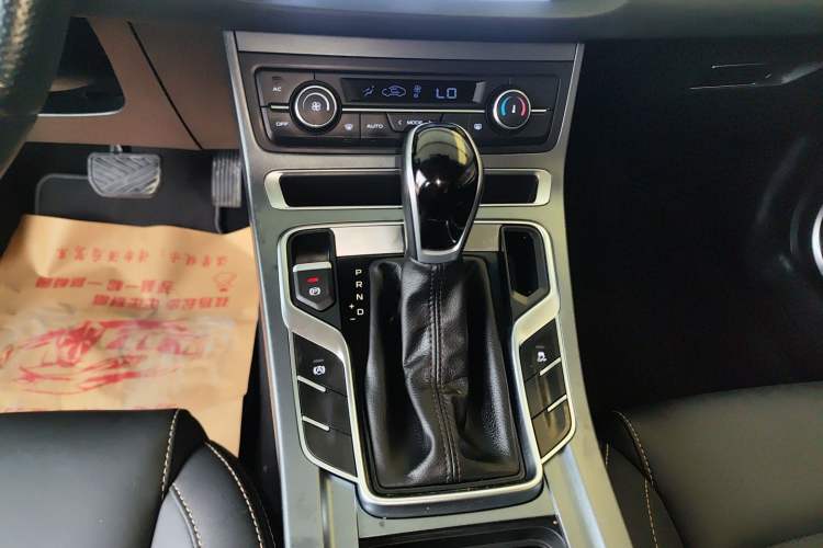 Used Geely Auto Emgrand 2018 1.5L CVT Upward Connect Edition Gear Lever