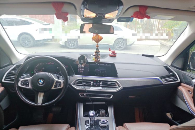 Used BMW X5 2019 xDrive40i Luxury Model with M Sport Package Center Console