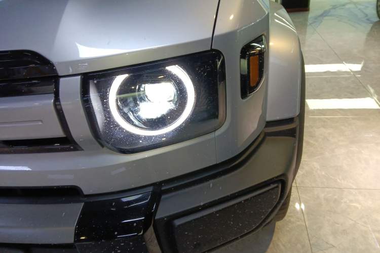 Used iCAR V27 2026 Model 200KM Four-Wheel Drive Falcon 500