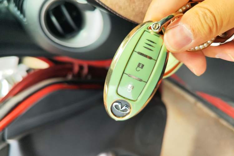 Used Infiniti ESQ 2014 1.6L Spontaneous Edition