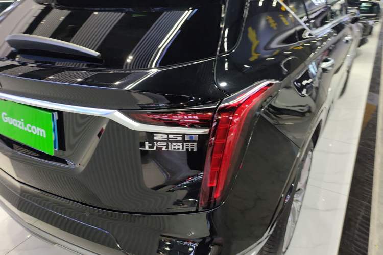 Used Cadillac GT4 2023 25T Luxury Model Exterior 3