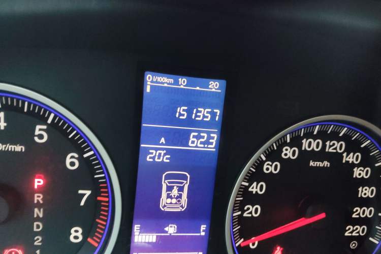 Used Honda CR-V 2010 2.0L automatic two-wheel drive urban version Odometer Close Up