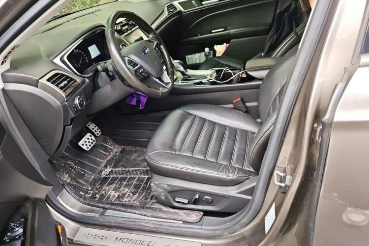 Used Ford Mondeo 2013 2.0L GTDi 200 Luxury Model Left Front Seat