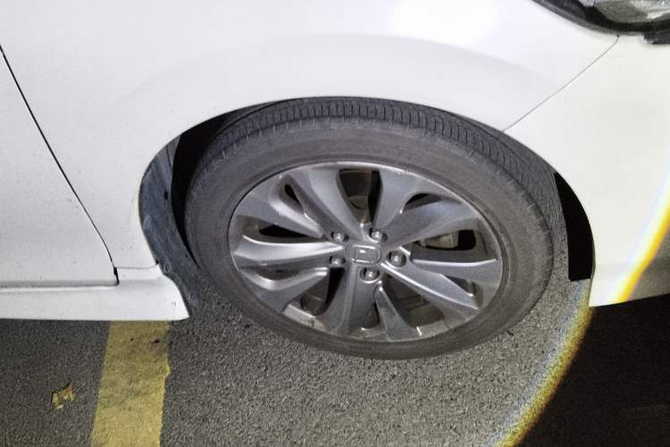 Used Honda Jade 2017 1.8L automatic Comfort version 5 seats Right Front Wheel Hub