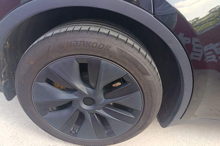 Used Tesla Model Y 2023 Long-Range All-Wheel-Drive Version