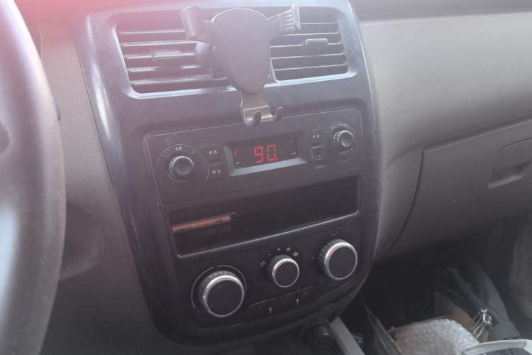 Used Wuling Rongguang V 2016 1.5L Practical Version Audio And AC Panel