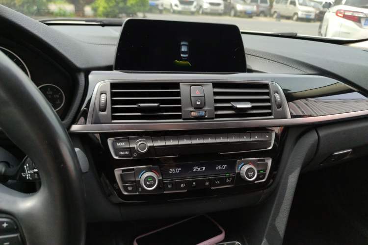 Used BMW 3 Series 2018 320Li Fashion Model Audio And AC Panel