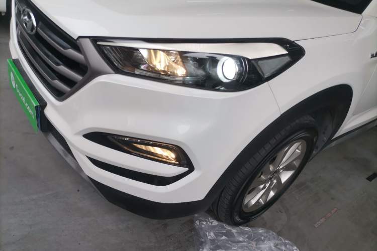 Used Hyundai Tucson 2018 1.6T Dual-Clutch Two-Wheel Drive 15th Anniversary Special Edition Left Front Headlight