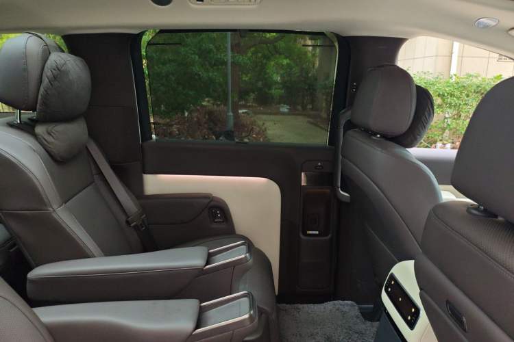 Used Li Auto MEGA 2024 Ultra Model
