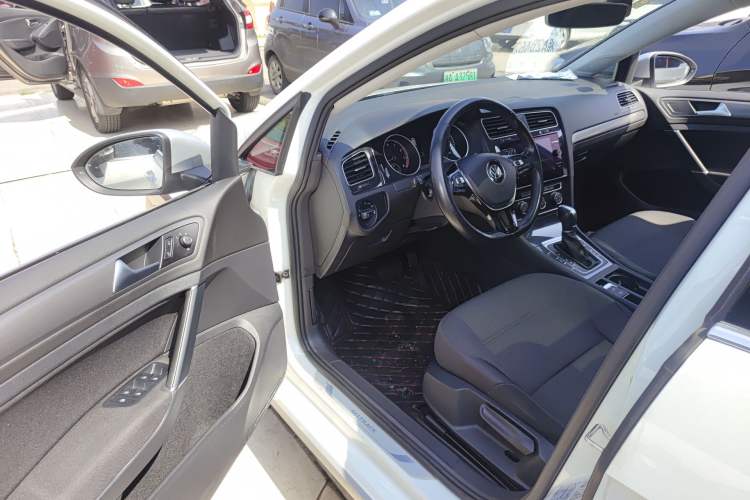 Used Volkswagen Golf 2019 1.8TSI Travel Edition
