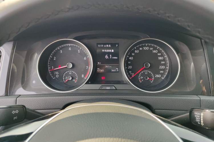 Used Volkswagen Golf 2019 280TSI DSG Comfort Version China VI Standard Odometer Close Up