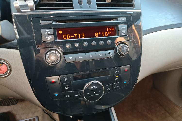 Used Nissan Tiida 2011 1.6L Manual Smart Version Audio And AC Panel