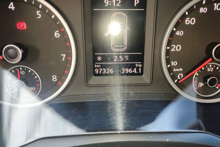 Used Volkswagen Tiguan 2015 1.8TSI Automatic Two-Wheel Drive Comfort Edition Odometer Close Up