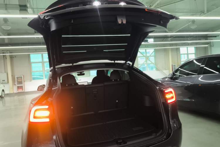 Used Tesla Model Y 2024 Rear-Wheel-Drive Version
