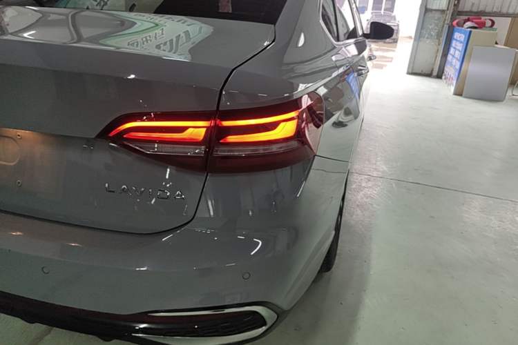 Used Volkswagen Lavida 2024 1.5L Automatic Starry Sky 5 Million Edition Exterior 3