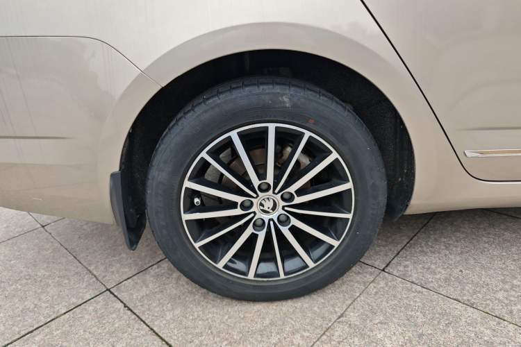 Used Skoda Octavia 2018 TSI230 DSG Luxury Edition Right Rear Wheel Hub
