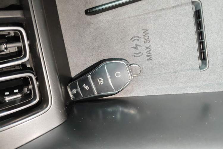 Used BYD Song L EV 2025 Intelligent Driving Version 662 km LiDAR Excellence Edition Interior 1