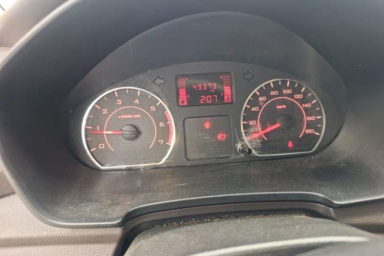 Used Wuling Hongguang V 2022 1.5L Jingqu Edition Enclosed-Window Vehicle with Hydraulic Power Steering LAR Instrument Cluster