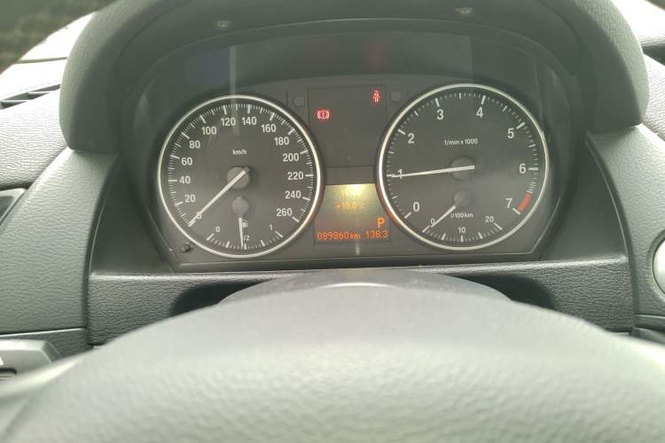 Used BMW X1 2014 sDrive18i Fashion Model Odometer Close Up