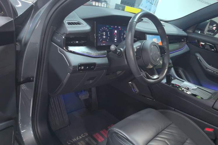 Used Lynk & Co 09 EM-P 2021 2.0T PHEV Halo Six-Seater
