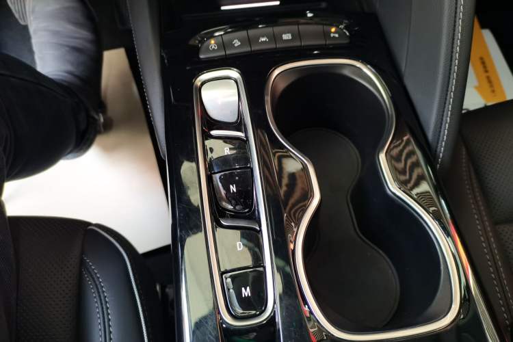 Used Buick Envision 2022 Encore Plus 652T Five-Seat All-Wheel-Drive Luxury Model