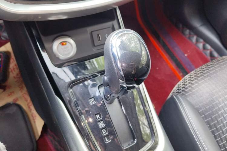 Used Nissan Tiida 2019 1.6L CVT Smart Drive Version China VI Standard Gear Lever