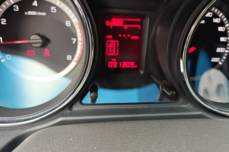 Used Dongfeng Aeolus A60 2012 1.6L Manual Luxury Model